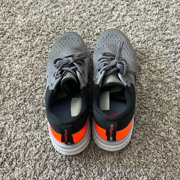 Nike React Shoes - Picture 2 of 5